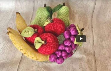 Obstkorb aus Stoff: 🍌 Banane, 🍎 Apfel, 🍐 Birne und 🍇 Weintraube mit Schimmelpilzen